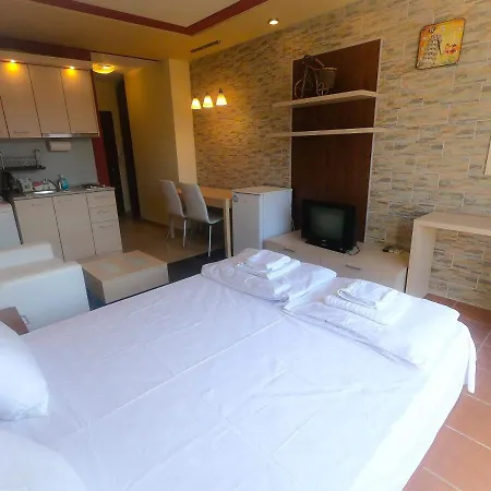 Life Pool View Studio Apartament